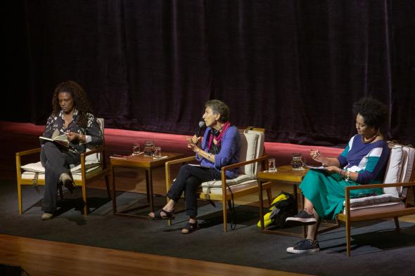 Em setembro de 2019, Silvia Federici veio ao Brasil para participar do ciclo de debates 'Democracia em Colapso?'. O evento contou também com a participação de Angela Davis e Patricia Hill Collins. Taba Benedicto