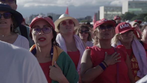 Público acompanha a posse de Lula, em Brasília, a 1 de janeiro de 2023.